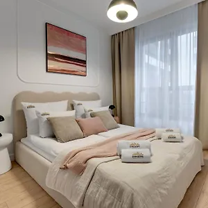 Doki Living - Foodhall & Parking By Downtown Apartment